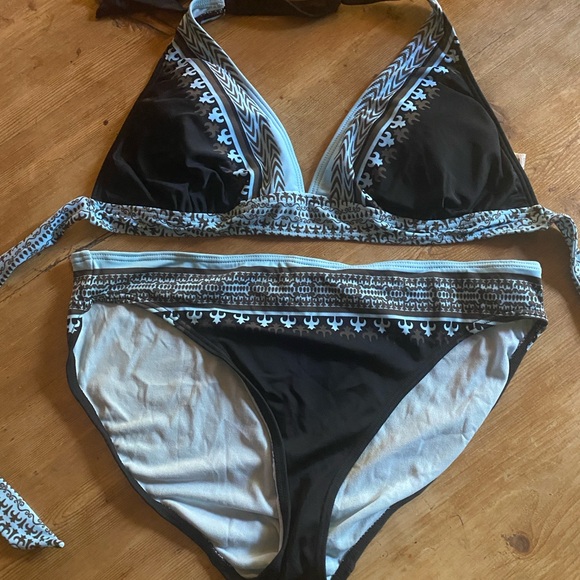 Athleta bikini, size large, 3 pieces - Picture 3 of 3
